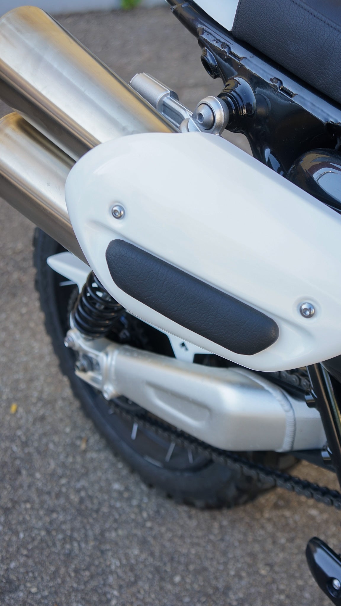 Lederpatch - Auspuffverkleidung Triumph Scrambler 1200