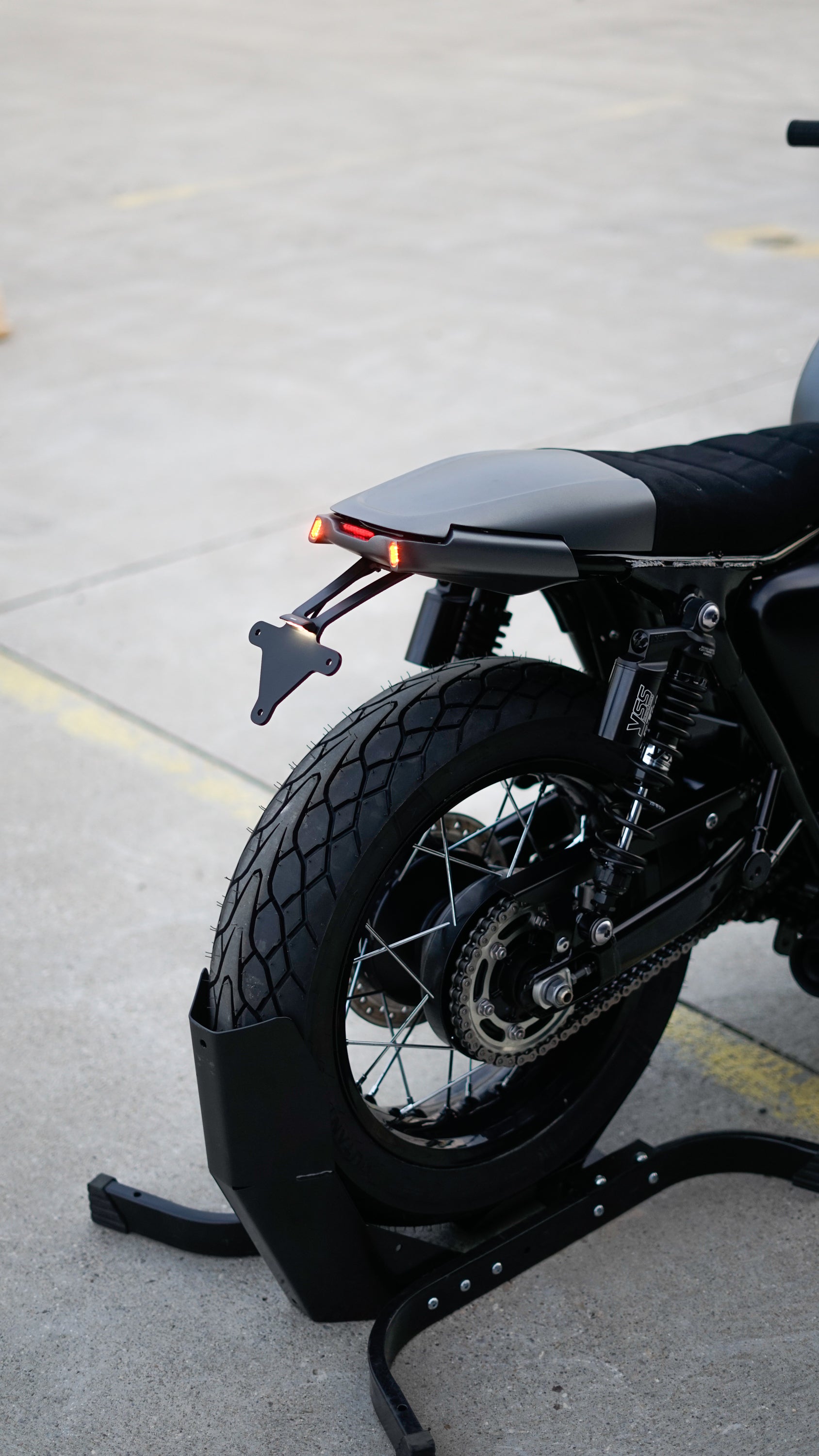 Aluminium Kennzeichenhalter inkl. Beleuchtung für Triumph Bonneville T120/T100